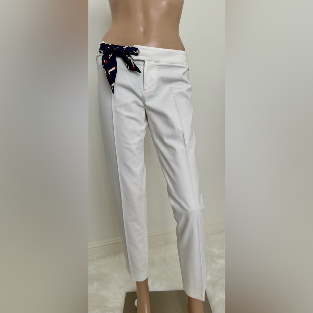 GUCCI White Pants with Black and Red Scarf